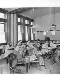 Art class at 15th and Race St. School, 1924