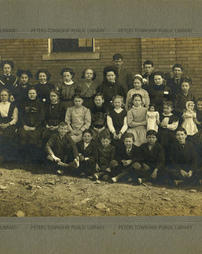 Thompsonville School students, circa 1909.