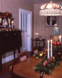 Christmas at Maple Manor Dining Room
