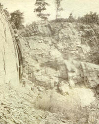 Carlim limestone (at back) wall of Lemont at left (not mined here)