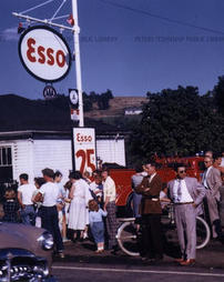 Chef’s Restaurant, side, and bystanders, 1955.