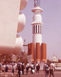 1964 New York World's Fair - Large Statues