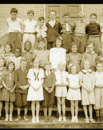 Thompsonville School students and teacher, 1938/1939.