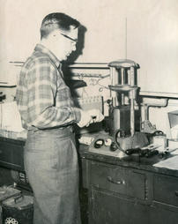 Bob Sponseller in the lab