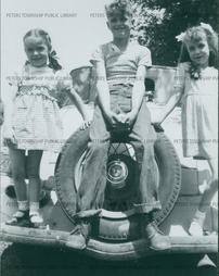 Donaldson siblings on automobile, 1948.