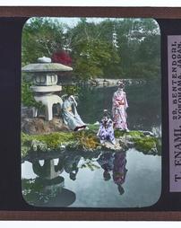 [ZW4] [Japan] Unlabeled [Three geisha and stone lantern]
