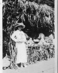 Edith in large hat