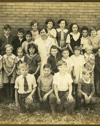 Thompsonville School students and teacher, 1934/1935.