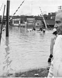 Governor Shapp Looking at Flood