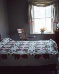 Maple Manor Bedroom With Applique quilt