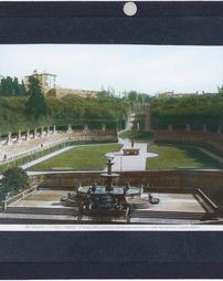 Italy. Florence. R. Palazzo Pitti. La Fontana sulla terrazza posteriore e veduta dell’anfiteatro e giardino Boboli